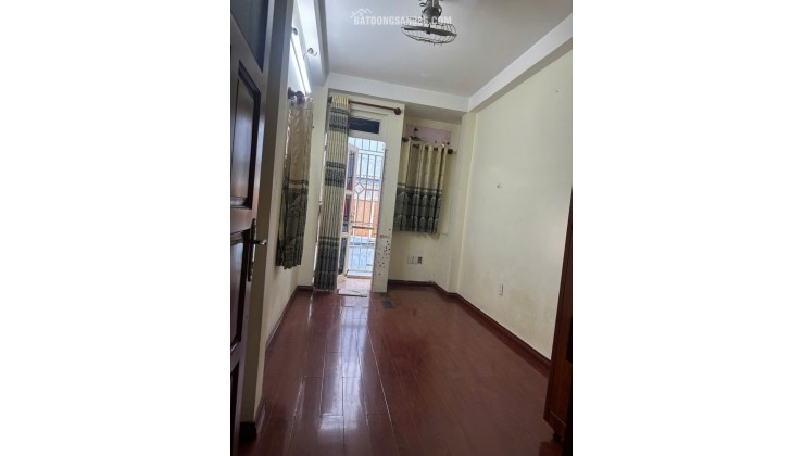 HẺM NHỰA XE HƠI – CÁCH MẠNG THÁNG 8 – 4 tầng – CHỈ HƠN 4Đ